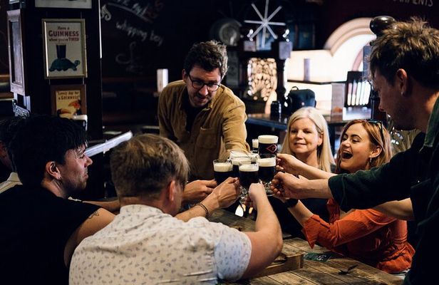 Dublin Pub Tour: Guinness Perfect Pour, Whiskey, Music and More