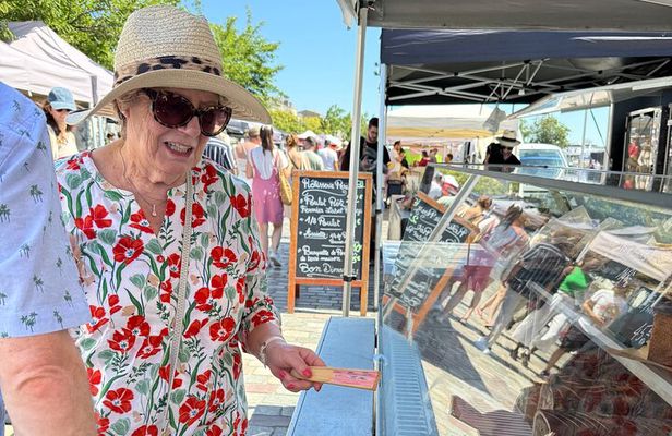 Bordeaux Market Food Tour and Gourmet River Cruise