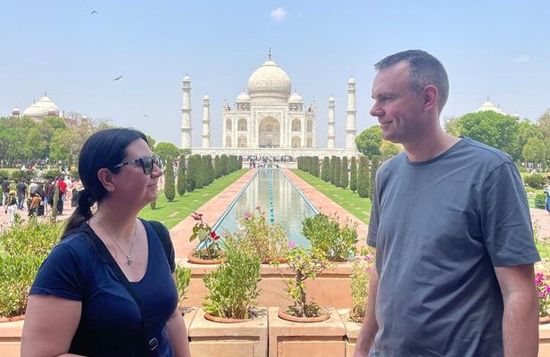 Taj Mahal and Agra Private Tour from Delhi by Car with 5* Lunch