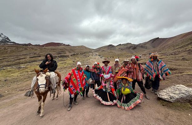 Rainbow Mountain on Horseback 1-Day Tour