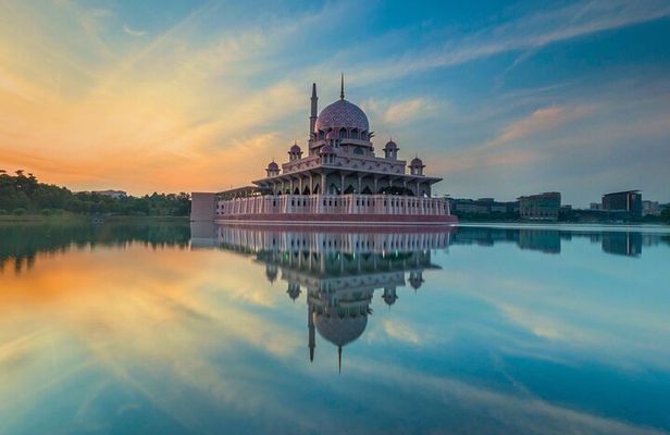 Malacca and Putrajaya Private Tour with Transport