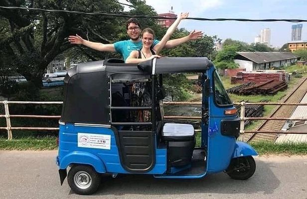 Colombo by Tuk Tuk – Sightseeing Entry Fees included