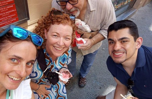 Florence Street Food Walking Tour with wine in Duomo Area