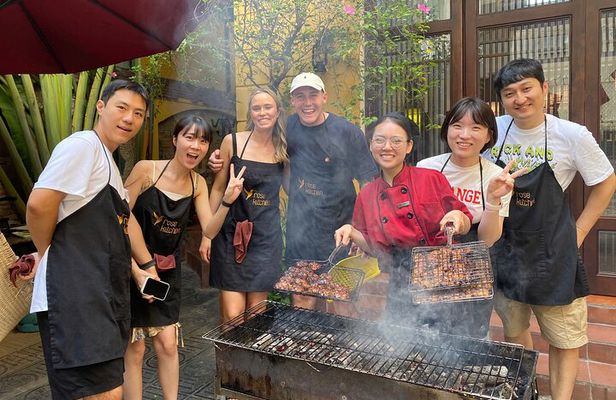 Private Cooking Class in Local Villa with Market Tour