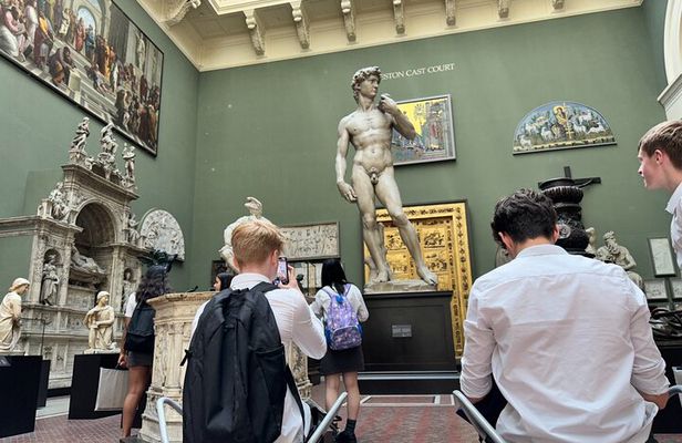London Victoria and Albert Museum and Kensington Gardens tour