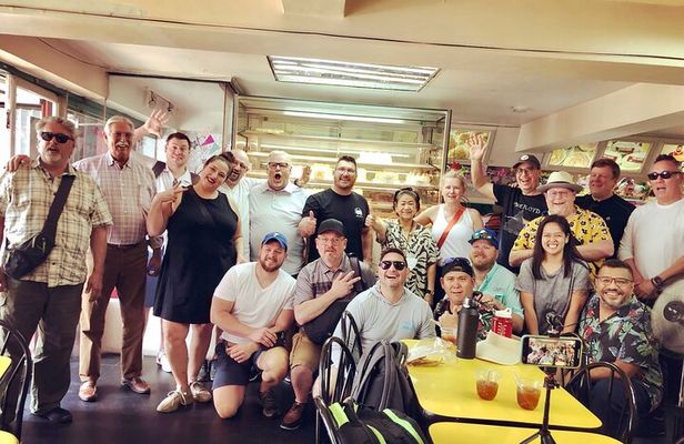 Private Manila Local Dishes Food Tour in Malabon