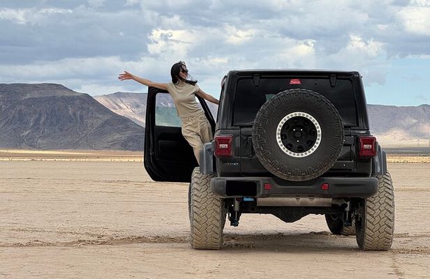 Luxury 4x4 Scenic Desert Tour from Las Vegas