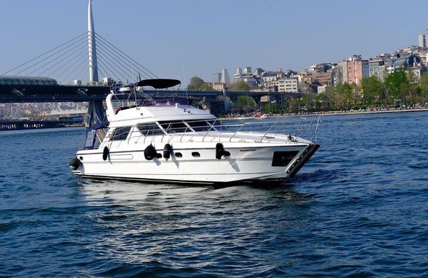 Istanbul Luxury Yacht on Bosphorus
