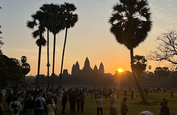 Bangkok to Angkor Wat tour 2 Days 1 Night by flight