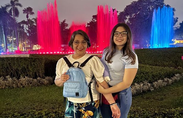 Discover Lima at night: Parque de las Aguas + Barranco and Miraflores