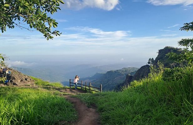 Best Day Tour: Hike to Devil's Gate & Local Food Tasting