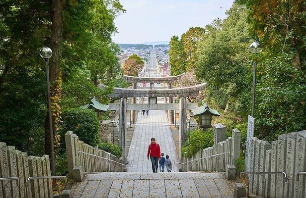 Mojiko, Karato Market, Kokura Castle & Miyajidake Shrine Day Tour