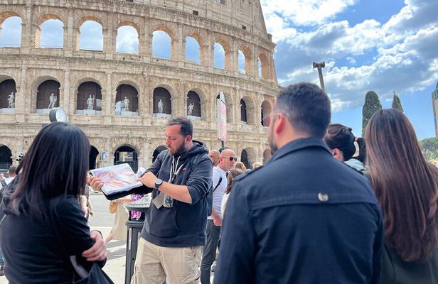 Guided tour of the Colosseum Arena, Roman Forum, Palatine Hill