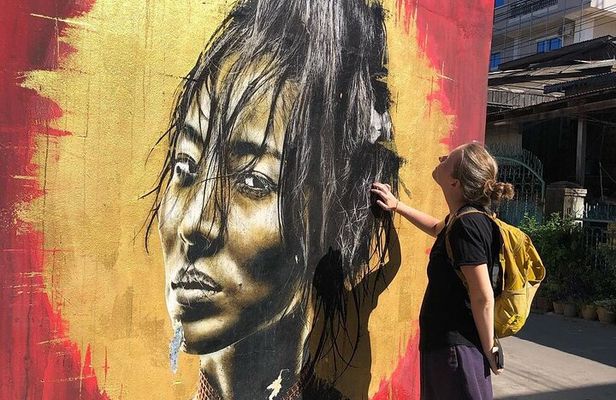 Phnom Penh Street Art and Noodle Lovers Tour by Tuk Tuk