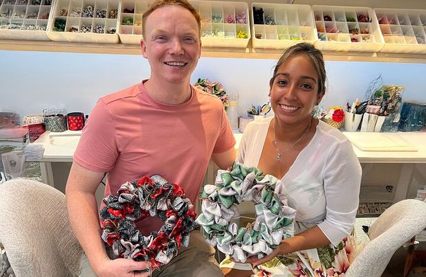 Handmade wreath experience using tatami mat edges in Tokyo