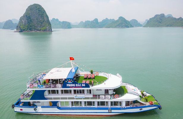 Hanoi : Ha Long Bay Deluxe Cruise with Local Lunch & Kayaking