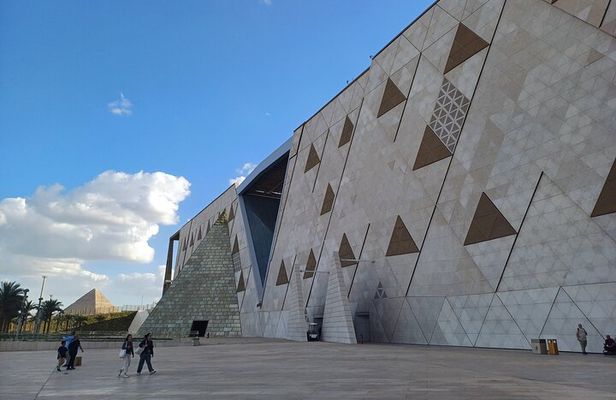 Full Day Tour Giza Pyramids, Sphinx, the Grand Egyptian Museum 