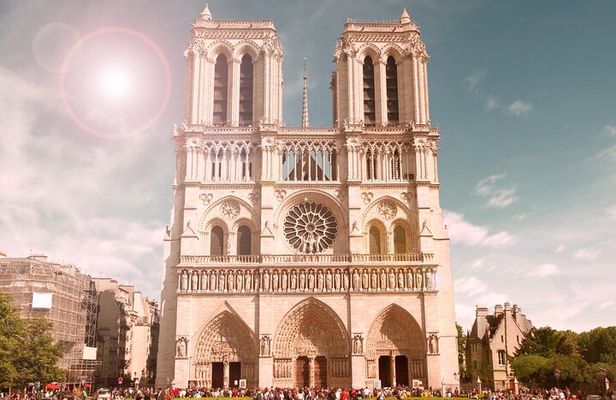 Paris City Tour with Notre-Dame Cathedral and Louvre Access