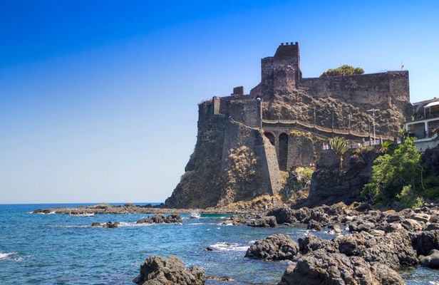 Private Catania Evening Tour to Volcanic Villages & Castle