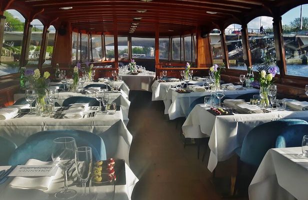 Amsterdam: Exclusive Dinner Canal Cruise