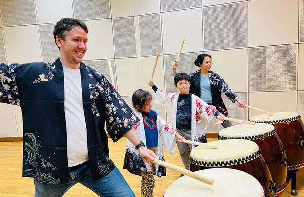 Experience Japanese Culture: Taiko Drumming – Light Course