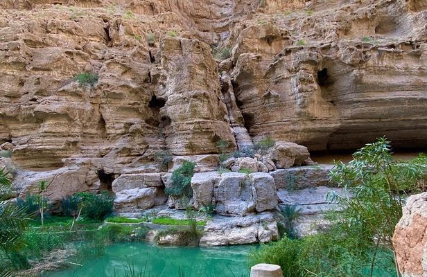 Wadi Shab and Bimmah Sinkhole Full-Day Adventure