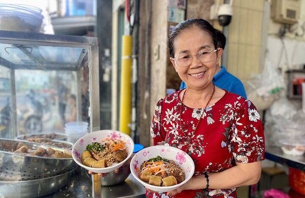 Ho Chi Minh City: Home Bites & Hidden Street Food Walking Tour