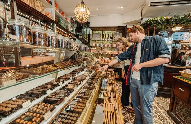 Paris Pastry Tour - Croissants, Macarons & Iconic French Desserts