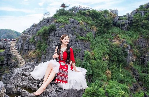 Ninh Binh tour from Hanoi with 9 Pax on DCar Limosine