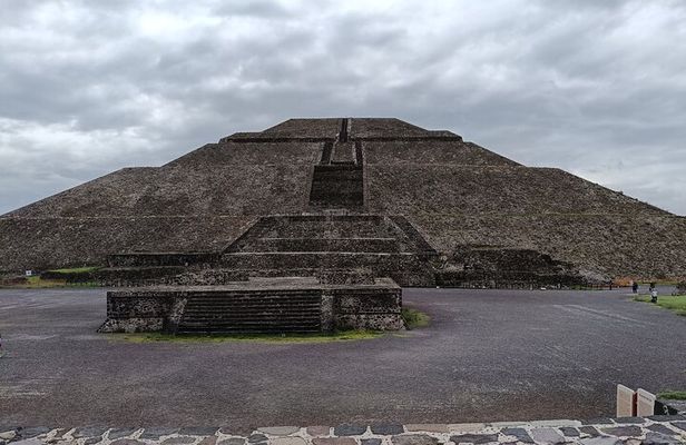 Guided Private Tour Teotihuacan,Basilica of Guadalupe,Tlatelolco