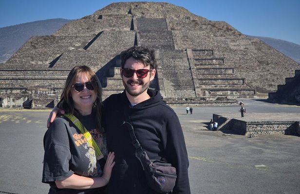 Teotihuacan Pyramids: 100% Private Tour with Transportation