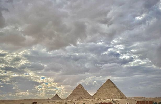 Giza Pyramids and Great Sphinx Half Day Group Tour to