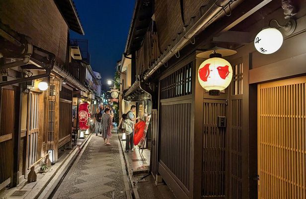 Kyoto Night Walking and Food Tour - Small Group