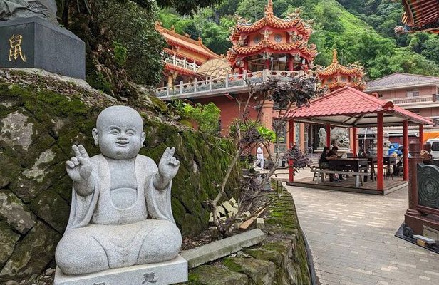 Alishan Scenic One Day guided Tour from Taichung