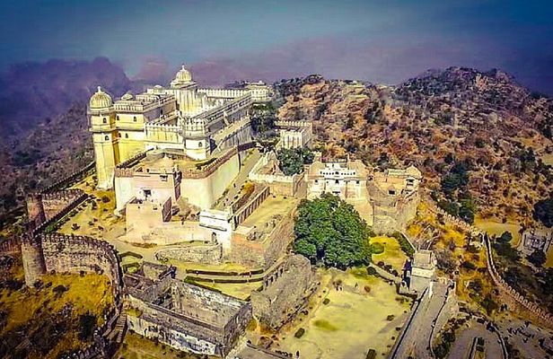 Private Day Trip from Udaipur to Kumbhalgarh Fort and Ranakpur