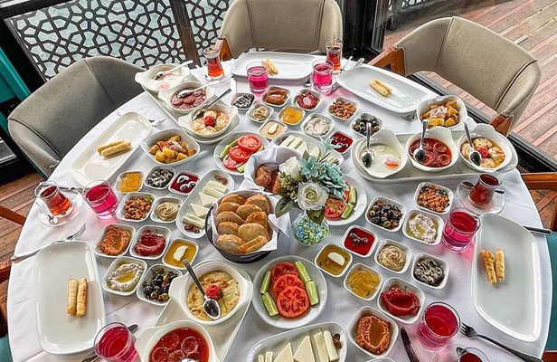 Breakfast Tour on the Bosphorus by Boat