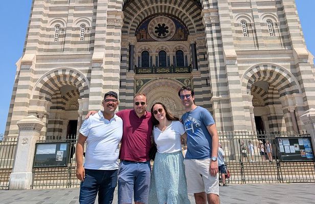 Diving in Authentic Marseille with a local