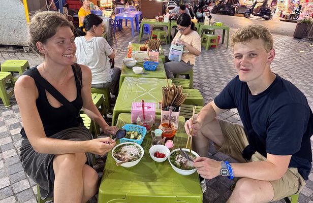 Layla HaNoi food tour