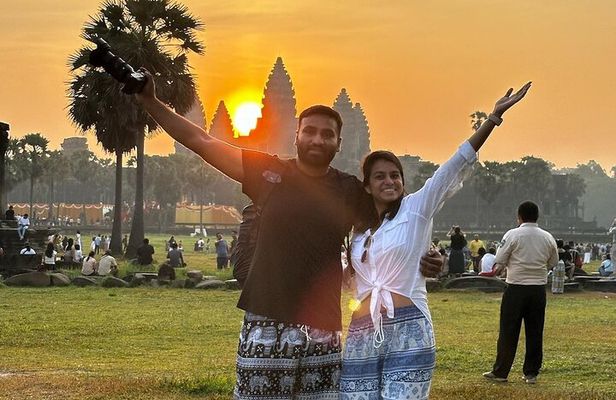 Angkor Wat 1-Day Tour by Private Car or Minivan