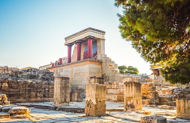 Private Half-Day Tour: Knossos, Winery, Olive Oil & Village Charm