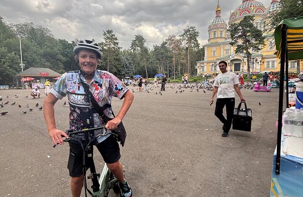 Almaty City Bike Tour: Guided e-Bike Tour of City Highlights