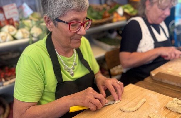 Cooking lesson from a greengrocer in the heart of Brindisi