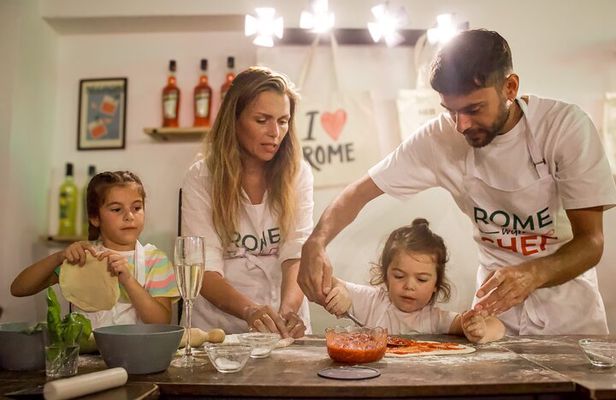 Family Pizza and Tiramisu Making Class in Rome