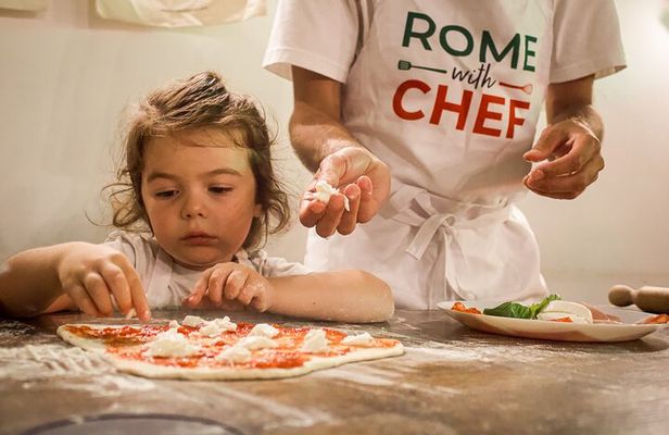 Rome Cooking Class near Colosseum: Make Pizza & Tiramisu Together