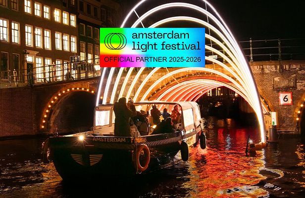 Amsterdam Light Festival Cruise with Dutch Snack and (Hot) drinks