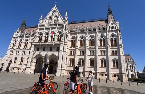 Historical Bike Tour of Budapest 2.5 Hours with Local Guide