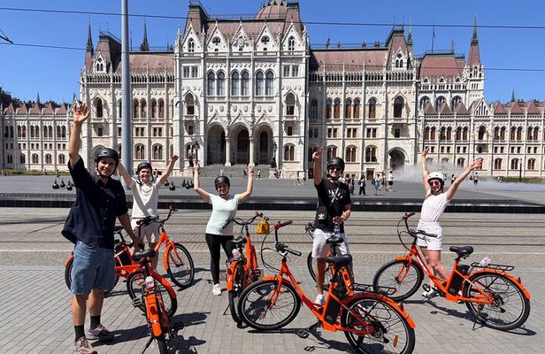 Budapest Historical Bike Tour in 90 Minutes