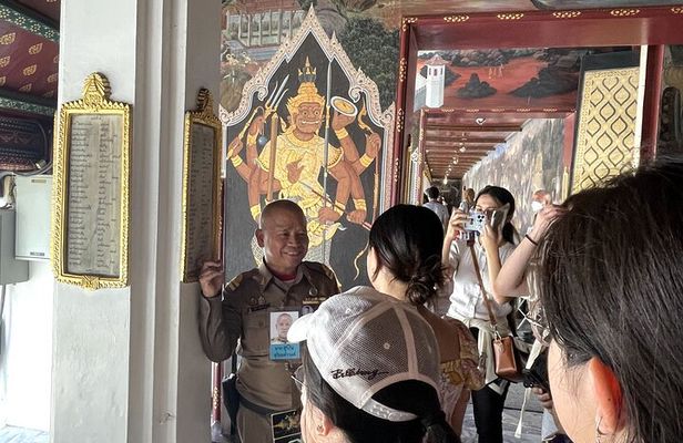 Grand Palace & Emerald Buddha & Flower Market Private Tour