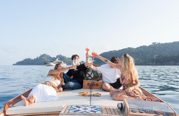 Private Sunset Boat Tour with Aperitif in Portofino 1.5 hours