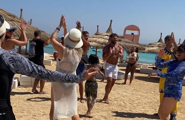 Private Yacht to 2 island with Snorkeling and lunch in Hurghada